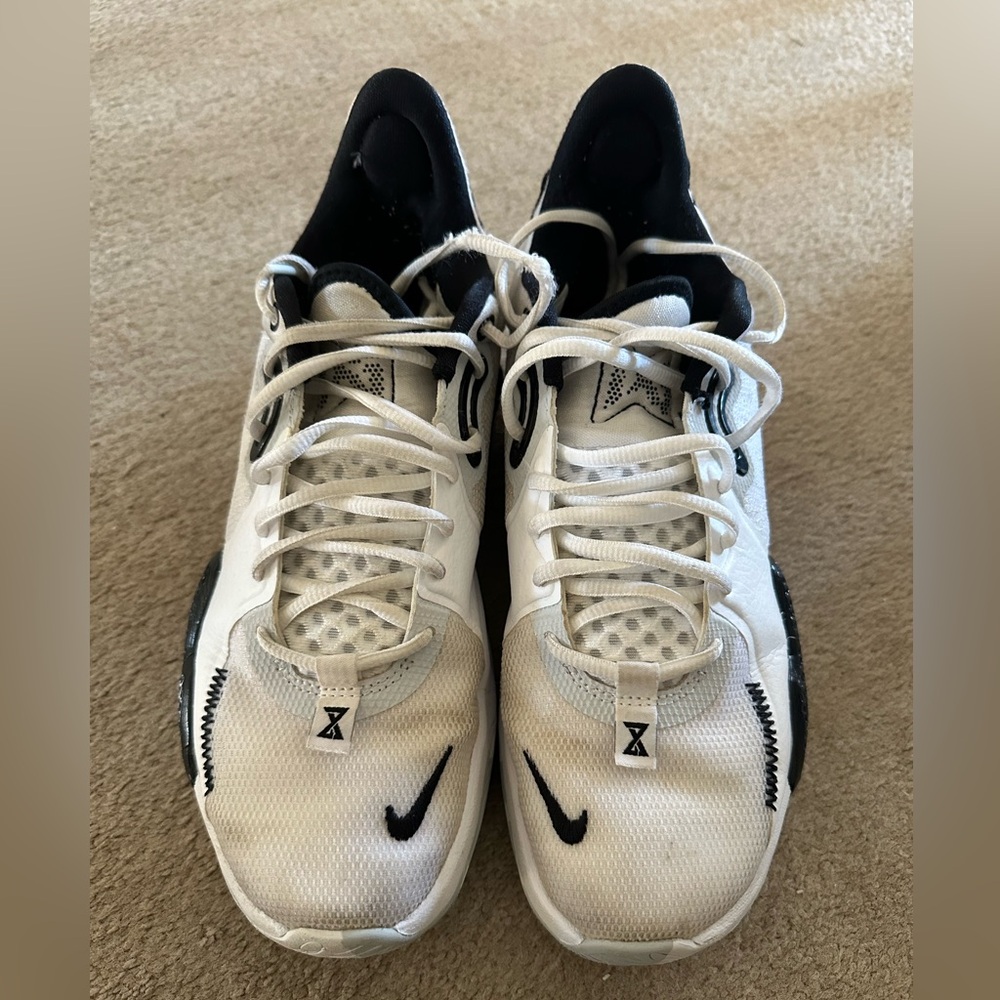 Women’s Nike Air athletic (volleyball/basketball) shoes size 7.5. EUC